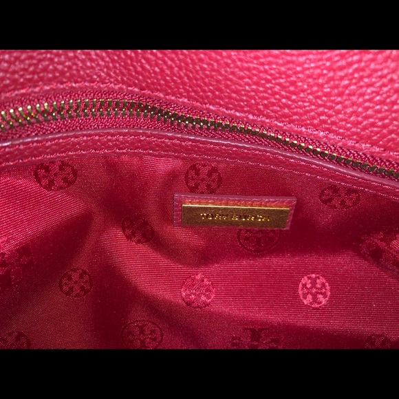 ❌SOLD❌Tory Burch Britten Triple Compartment - Picture 6 of 6